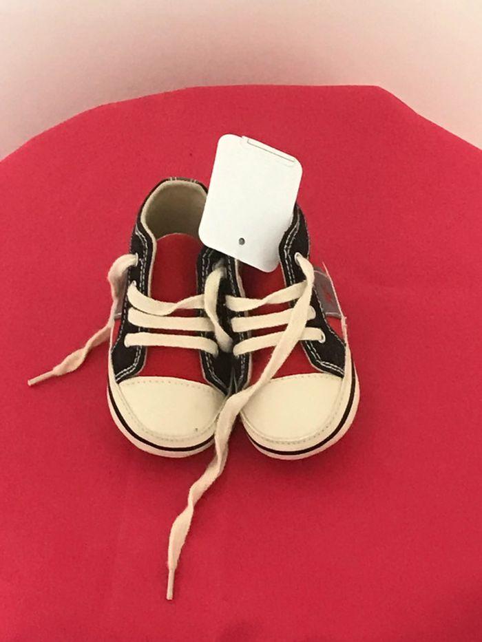 Chaussures bébé (pas de taille) - photo numéro 1