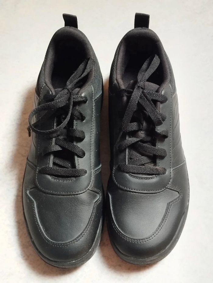 Chaussures baskets noires Adidas comme neuve pointure 38 2/3 - photo numéro 1