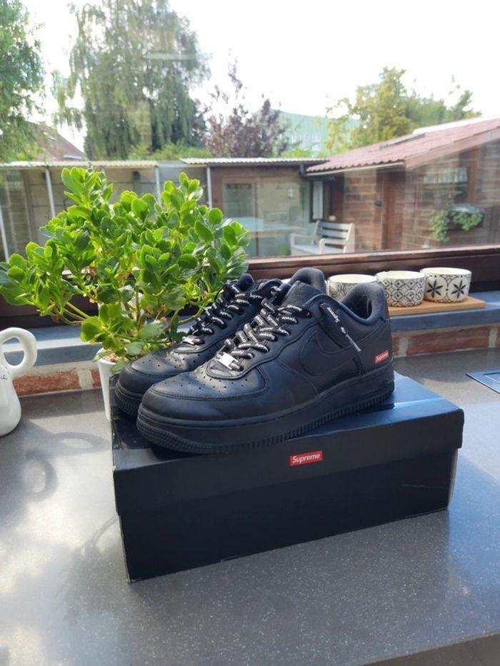 Chaussures Nike Air Force One x Supreme Noir Taille 44 - photo numéro 1