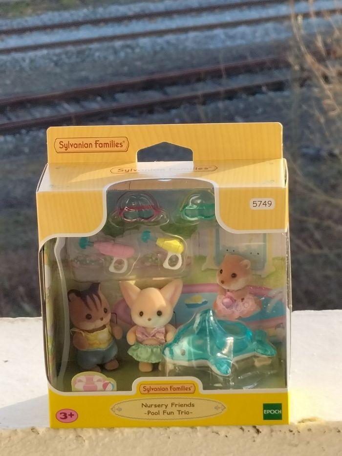 Sylvanian famille le trio des bébés à la piscine - photo numéro 1