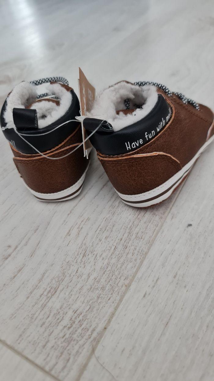 Chaussons / Chaussures / Baskets  bébé - photo numéro 3