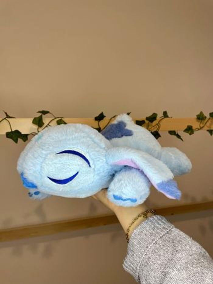 Peluche Disney Stitch endormi - photo numéro 1