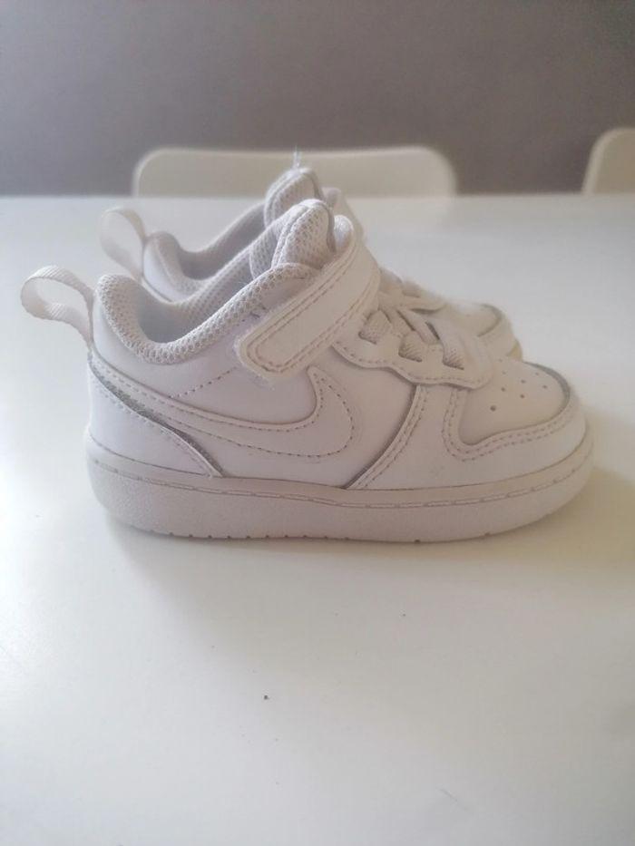 Baskets Nike blanches enfant - photo numéro 1