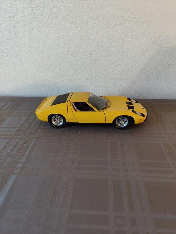 Voiture Lamborghini jaune 1/18 - photo numéro 4