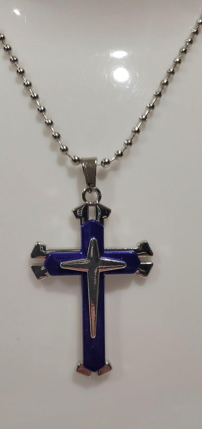 COLLIER CROIX ARGENTE ET BLEU MARINE ! NEUF ! - photo numéro 2