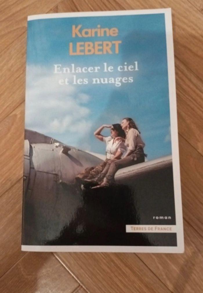 Livre de Karine lebert : enlacer le ciel et les nuages - photo numéro 1