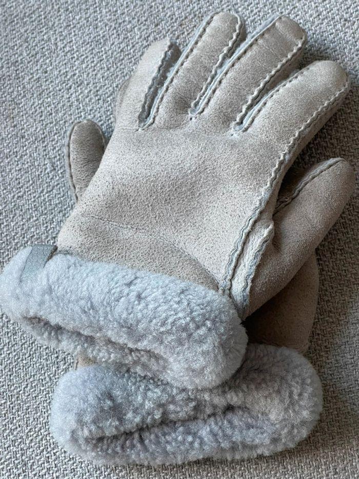 Gants gris UGG authentiques taille M en peau de mouton retournée - photo numéro 3