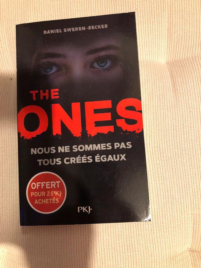 Livre the ones - photo numéro 1