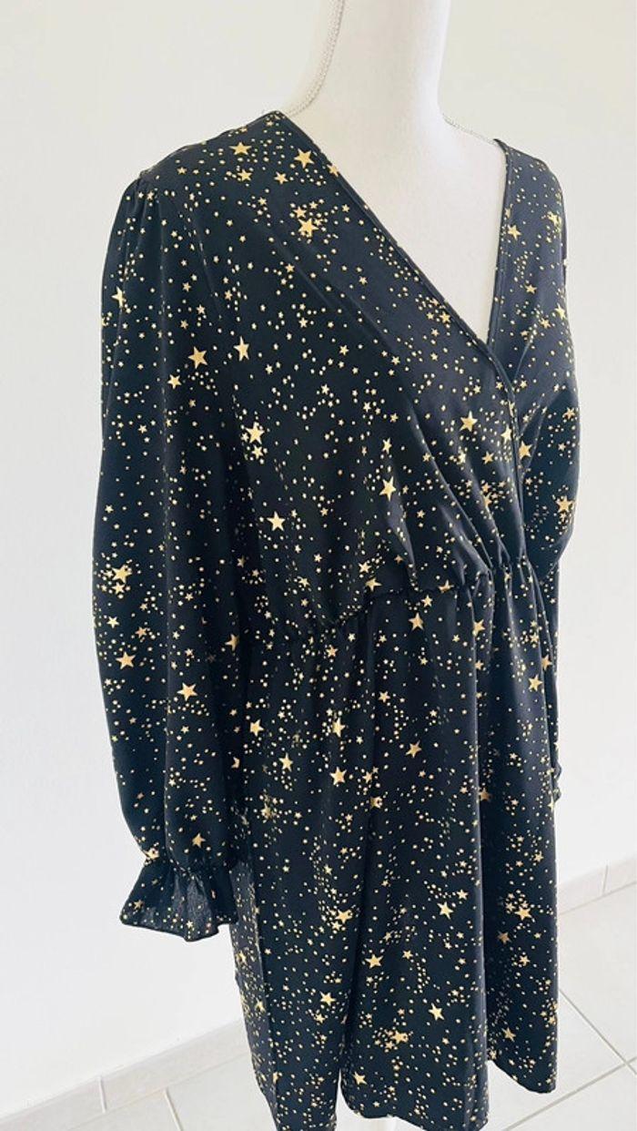 Robe noire brillantes avec des étoiles et les manches resserrées - photo numéro 3