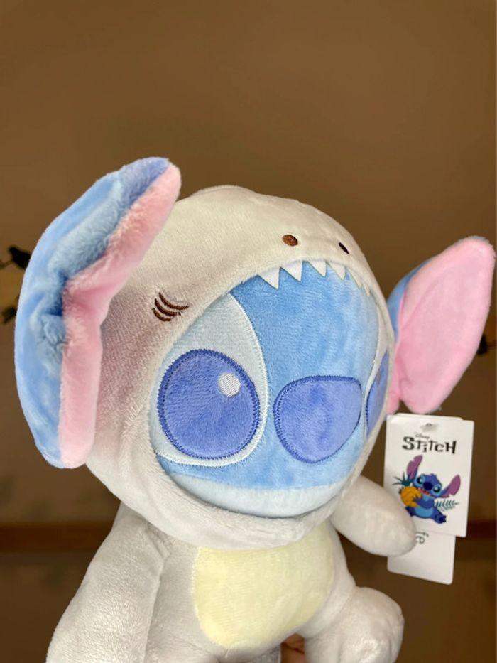 Peluche Disney Stitch déguisement Requin 🦈 - photo numéro 9