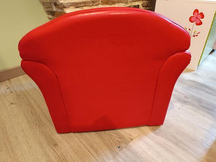 Très beau fauteuil rouge pour enfant simili cuir - photo numéro 3