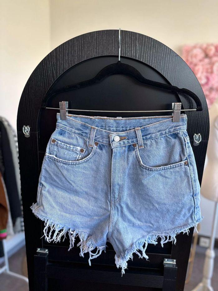 Short t36 en jean bleu vintage Levi’s - photo numéro 1