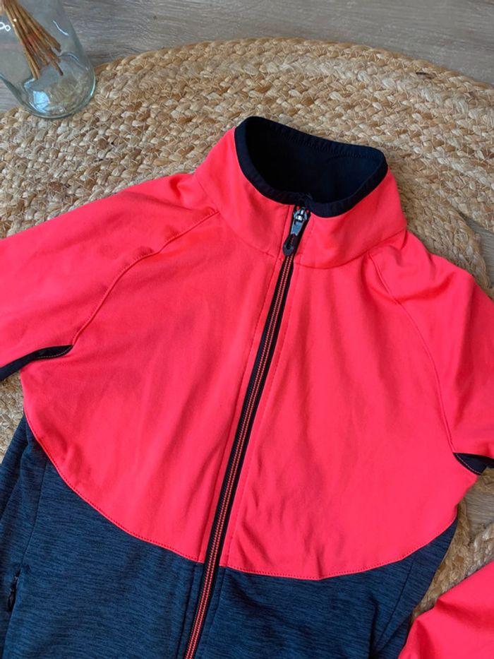 Veste de sport rose fluo et grise Decathlon taille 10-11 ans / 148 cm - photo numéro 4