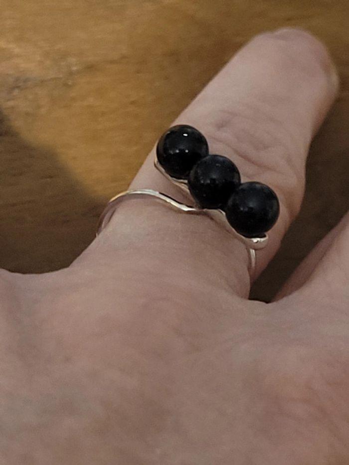 Bague Misaki argentée avec 3 perles noires - photo numéro 4