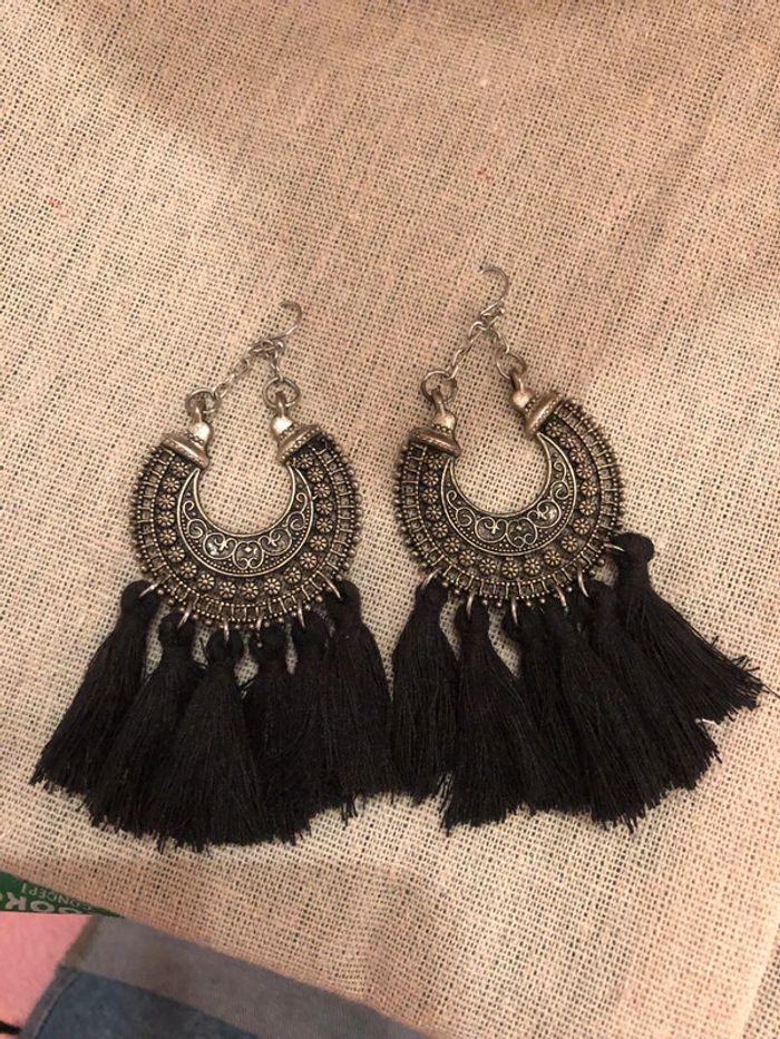 Boucles d’oreilles argent et noir - photo numéro 1