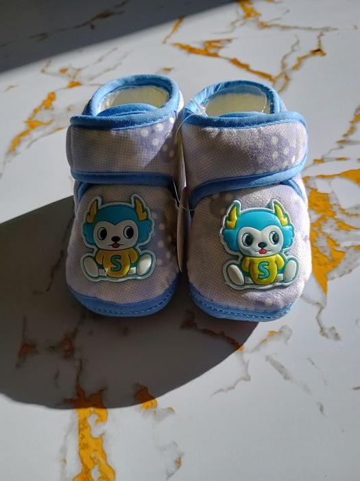 chaussons pour bébé en tissu bleu clair - photo numéro 1