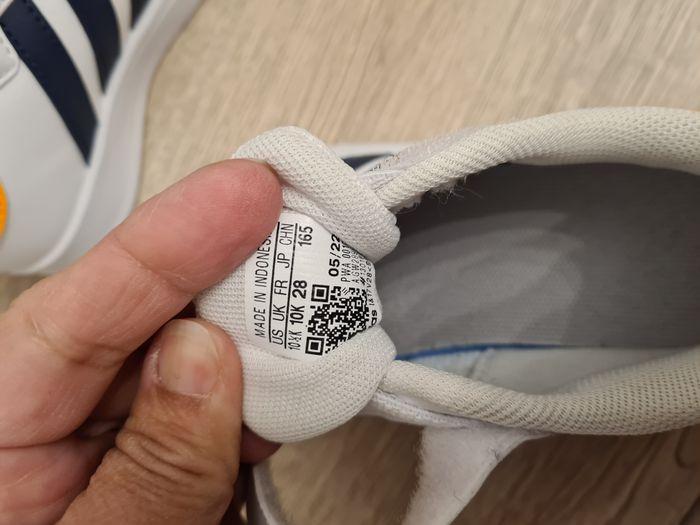 Baskets Adidas pointure 28 prix 15€ PAS D'ENVOI - photo numéro 3