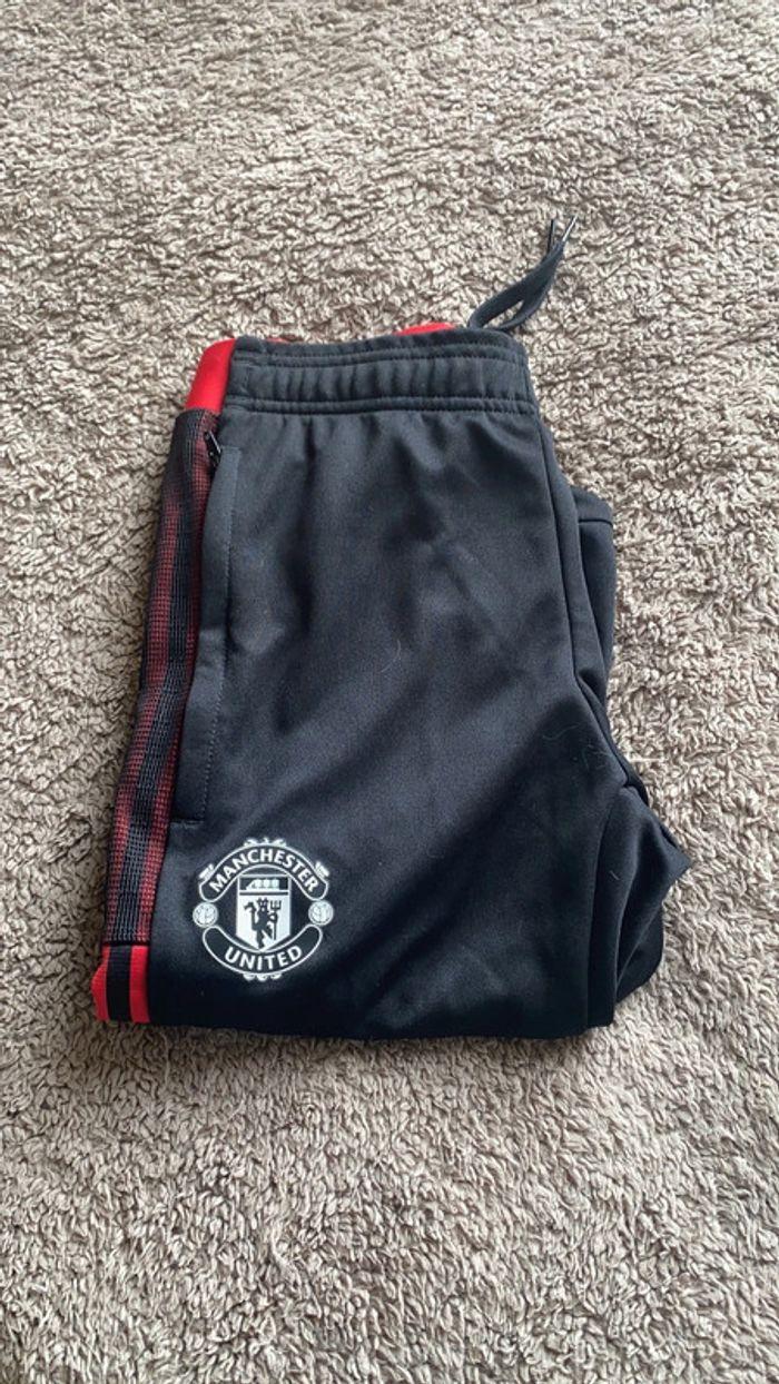 Bas de jogging Manchester united ,neuf jamais porté , cadeau trop petit , encore l’étiquette - photo numéro 1