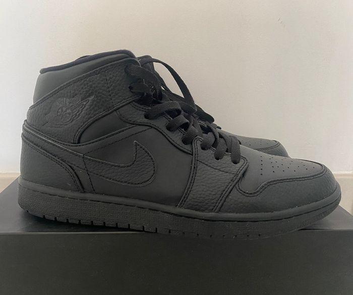 Nike Jordan 1 noires Mid - Taille 43 - photo numéro 2