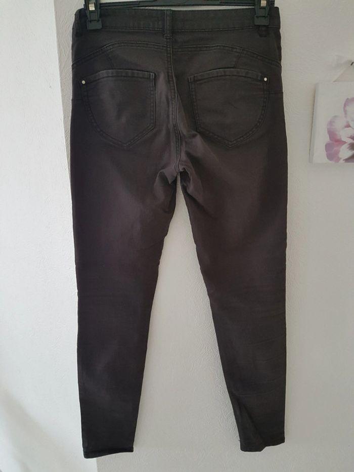 Jeans slim noir Jennyfer taille 38. Petit prix! - photo numéro 3