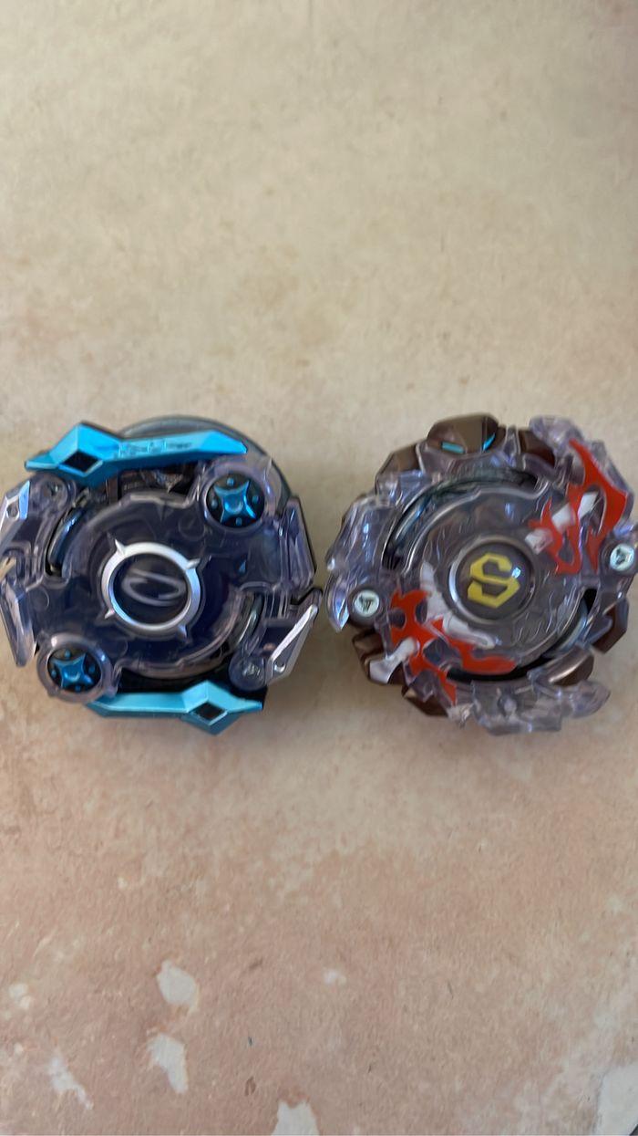 Arène beyblade + 4 toupies - photo numéro 3