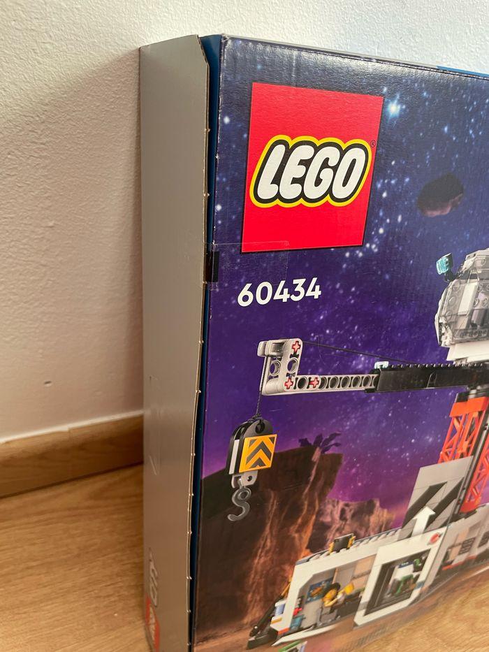 60434  Lego City La station spatiale et la base de lancement de fusées - photo numéro 4