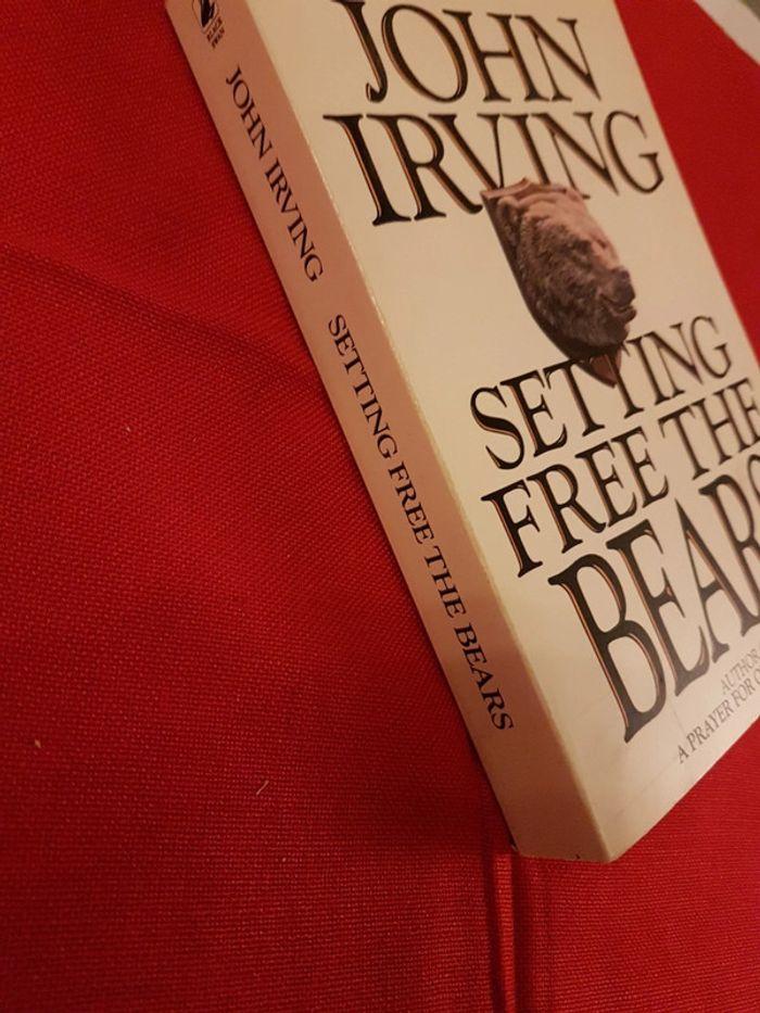 John Irving setting free de bears - photo numéro 3