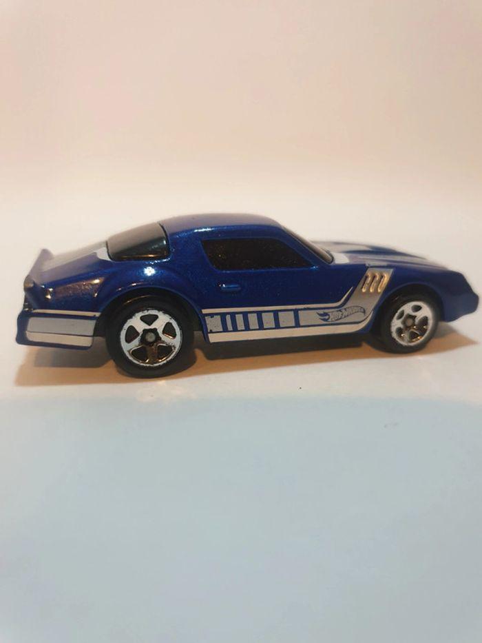 Hot Wheels 2017 Chevrolet Camaro Z28 1982 Bleu - 1/64 - photo numéro 7