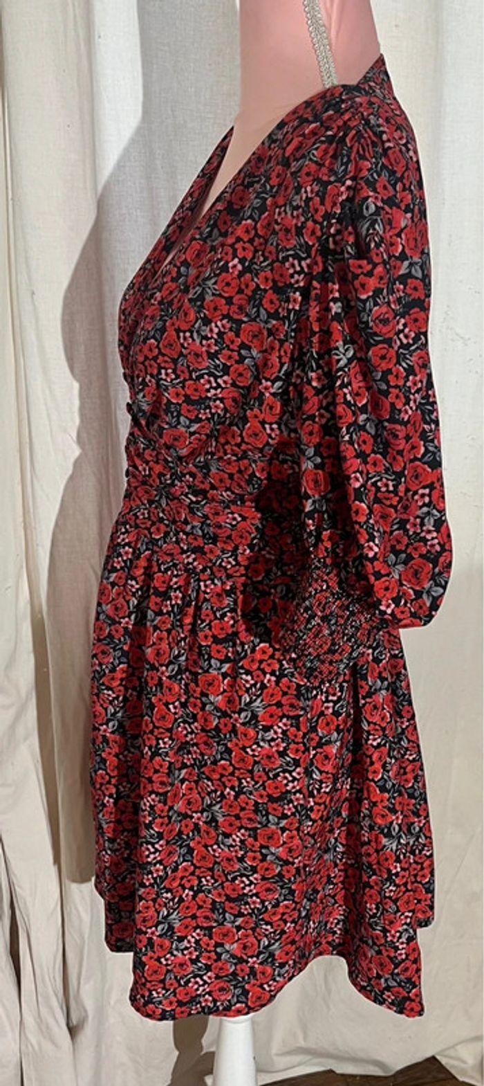 Robe Shein taille 37 rouge fleuris - photo numéro 2