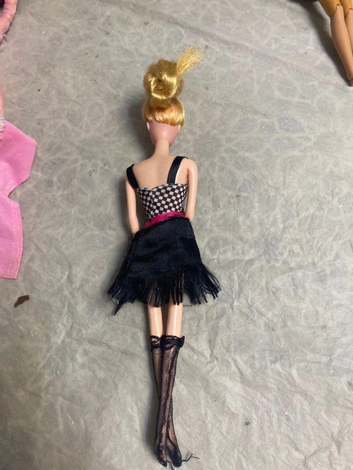 Poupée barbie . - photo numéro 5