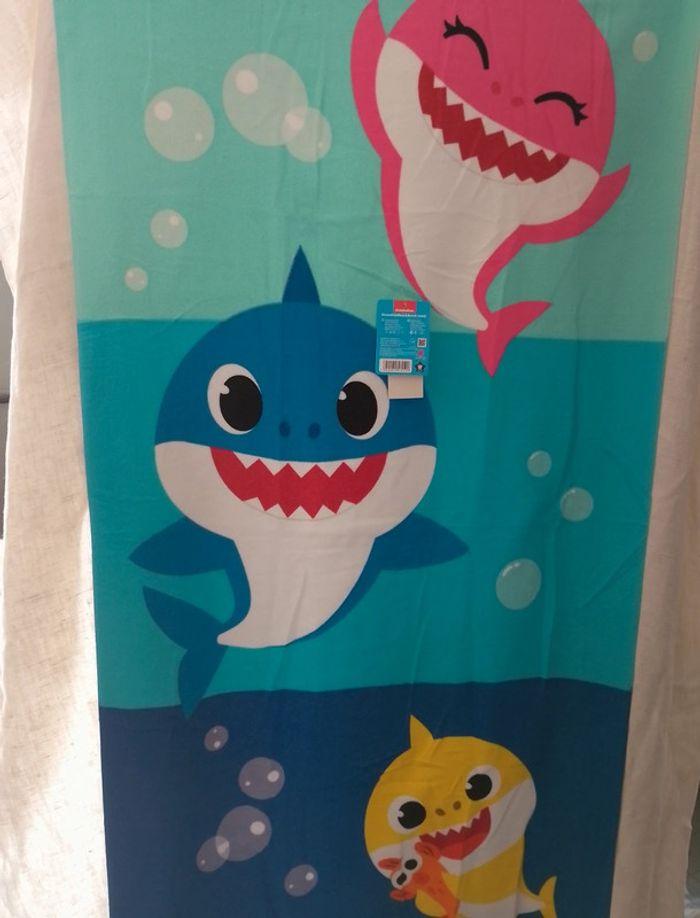 Serviette de plage Baby Shark - 70 cm x 140 cm - 1er modèle - Produit Neuf - photo numéro 5