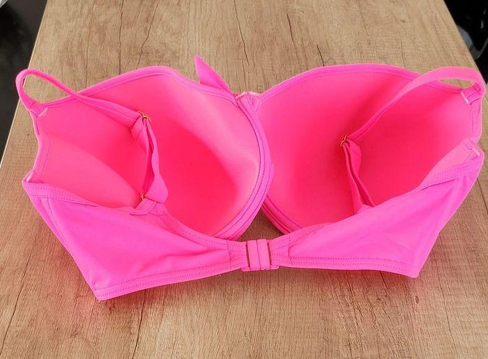 Haut de maillot de bain rose fluo coques taille 95I Freya - photo numéro 2