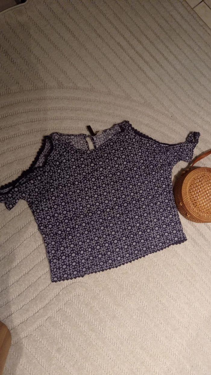 Haut blouse épaules dénudées bleu blanc broderie taille 38 h&m - photo numéro 1