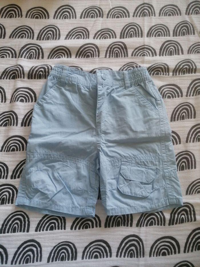 Short bleu clair. 6 mois - photo numéro 1