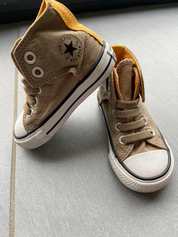 Chaussure converse T 21 - photo numéro 1