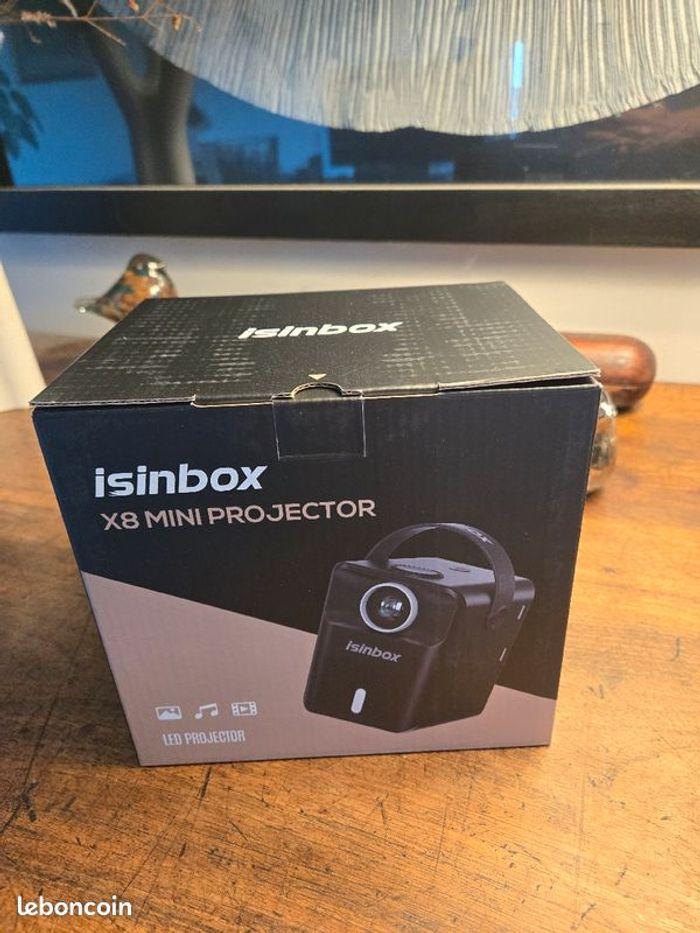 Mini vidéoprojecteur Isinbox X8. -Full HD - 2 ports USB - Prise casque - photo numéro 1