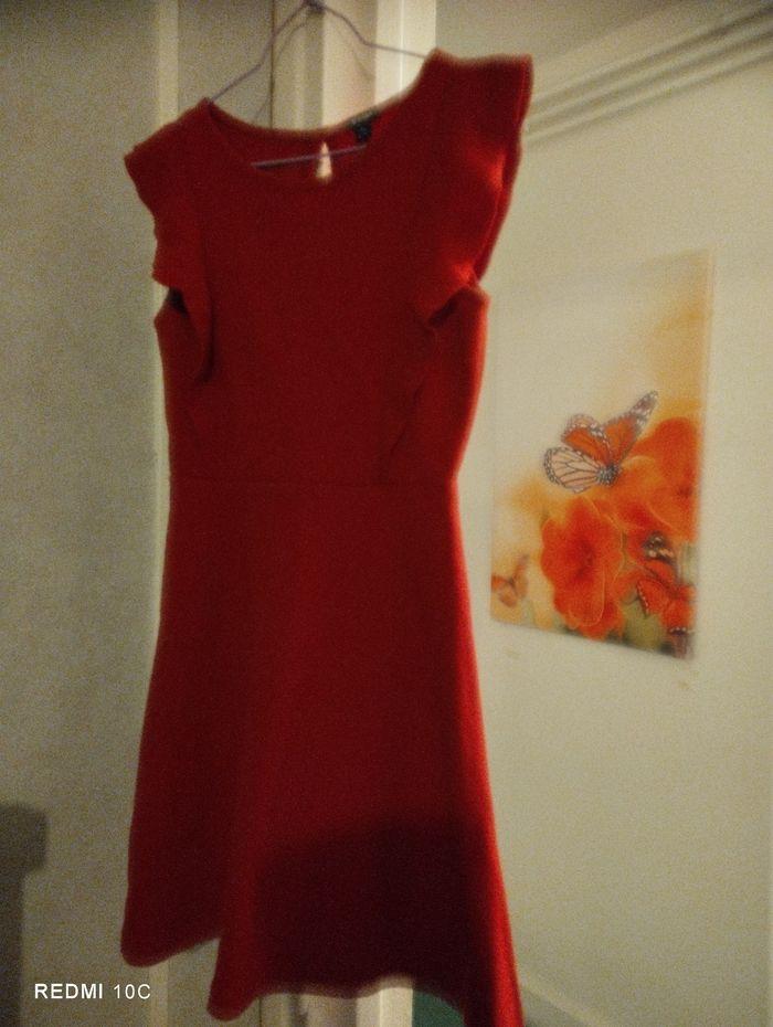 Robe rouge a volants - photo numéro 1