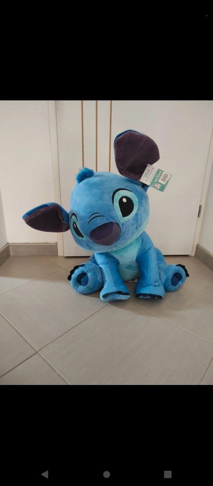 Grosse  peluche Stitch fais du son neuve avec étiquette