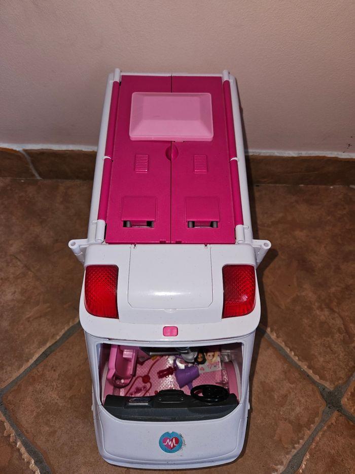 Barbie ambulance - photo numéro 3