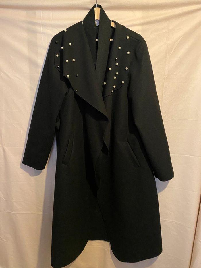 Trench noir avec perles