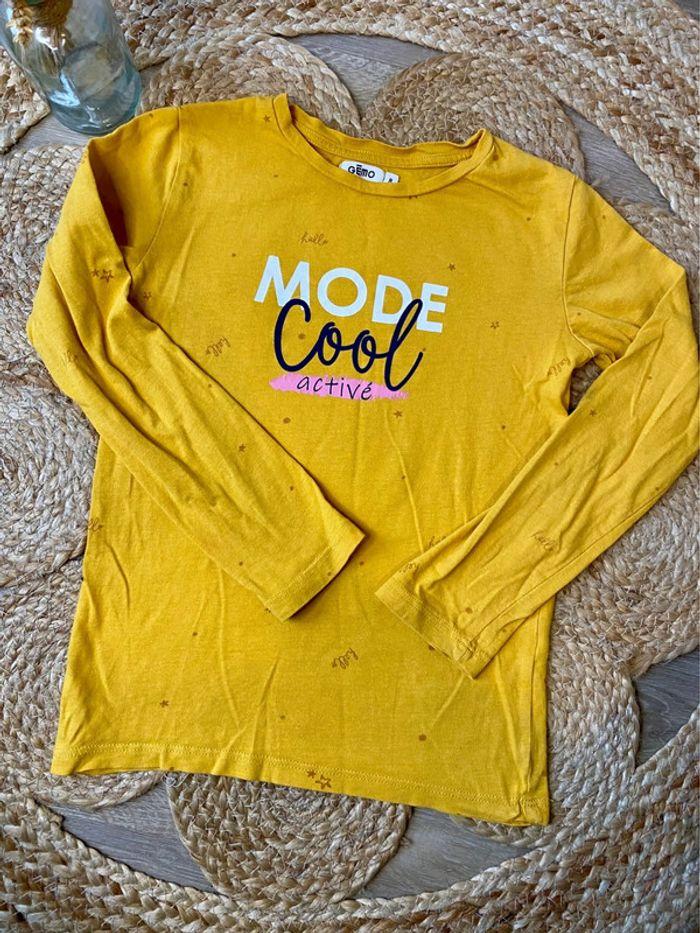 T-shirt manches longues jaune moutarde Gémo taille 8 ans - photo numéro 2