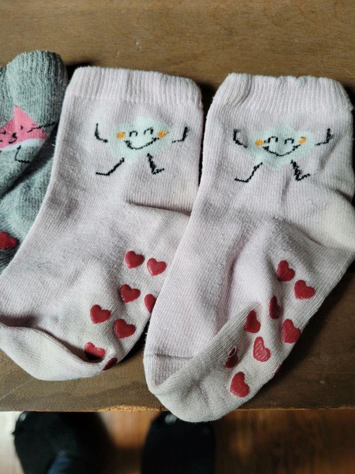 Lot de 3 paires de chaussettes anti derapantes t.19-22 - photo numéro 4