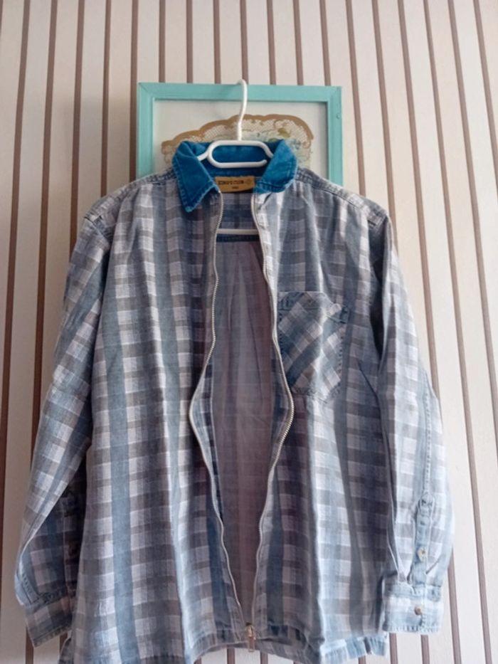 Surchemise ou une chemise à carreaux gris et blanc avec col en jeans en parfait état taille 14 ans - photo numéro 3