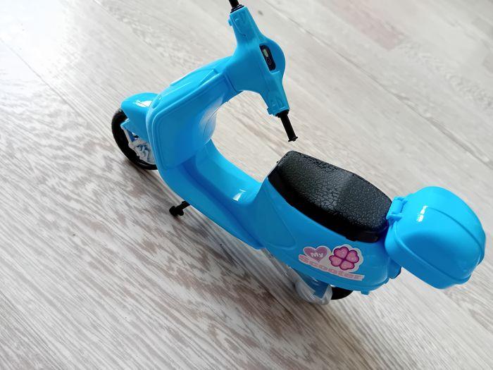 Jouet scooter pour petite poupée - photo numéro 2