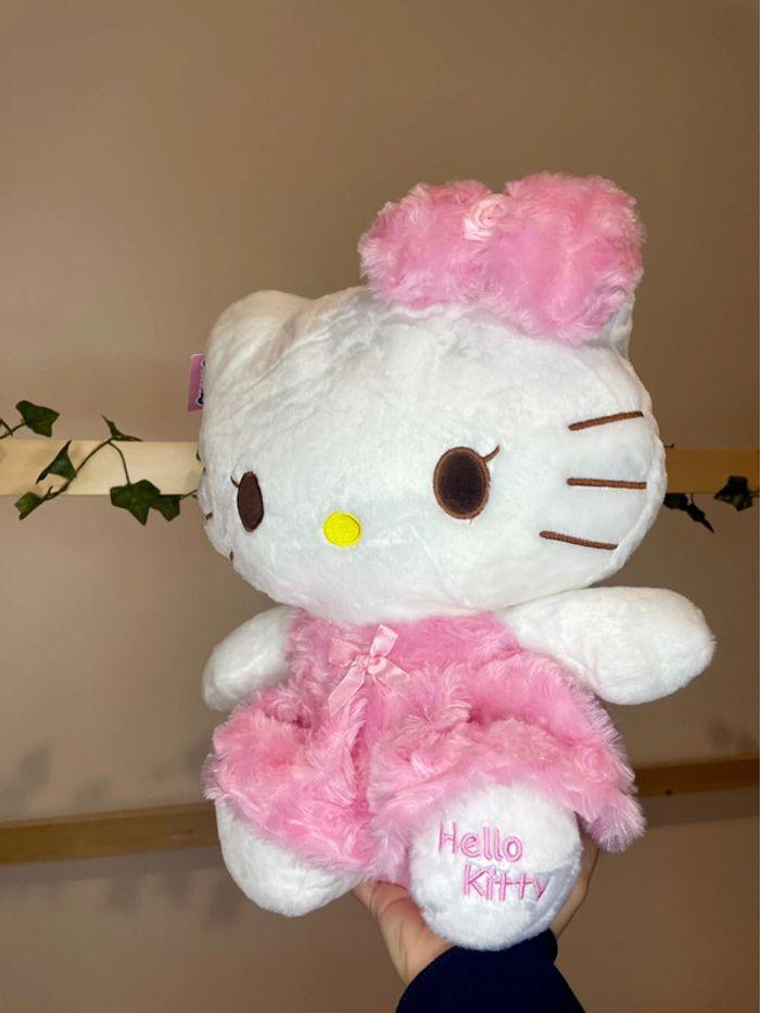 Peluche Hello Kitty en robe - photo numéro 19