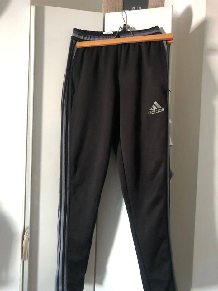 Bas de survêtement adidas . Taille XS - photo numéro 1