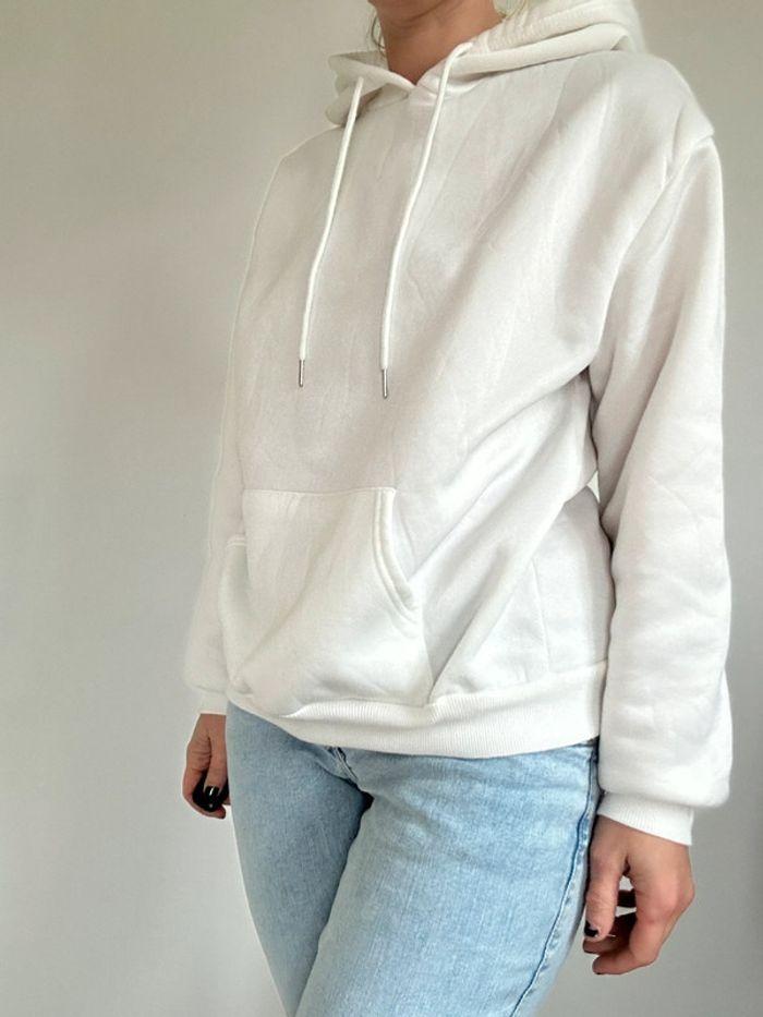 Sweat à capuche blanc – Confortable et décontracté, taille 40 (M), très bon état 💖 - photo numéro 1