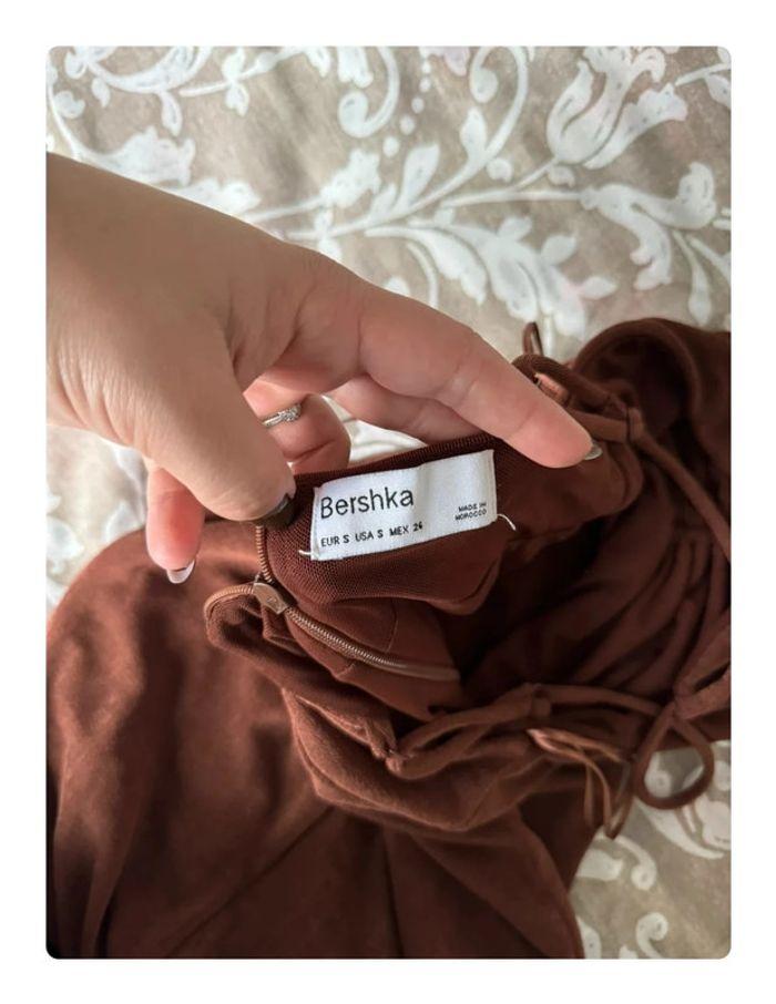 Robe cintré marron avec cordon et dos nu | Bershka - photo numéro 4