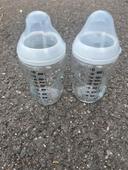 2 biberons en verre marque Tommee Tippee