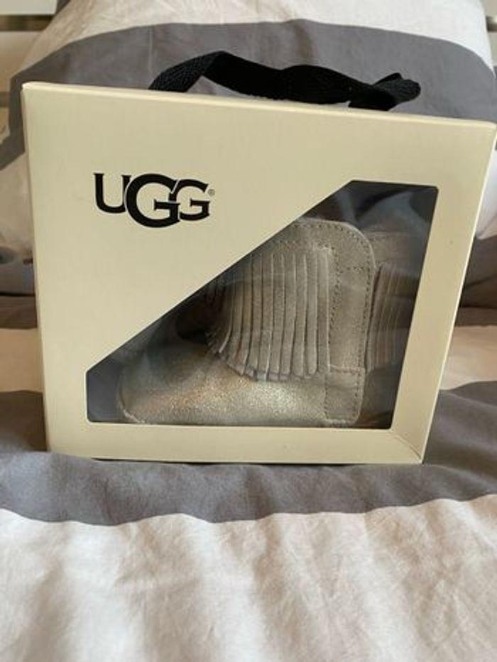 Botte bébé UGG Neuf 12/18 mois - photo numéro 4